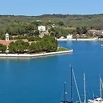 La Isla ماهون